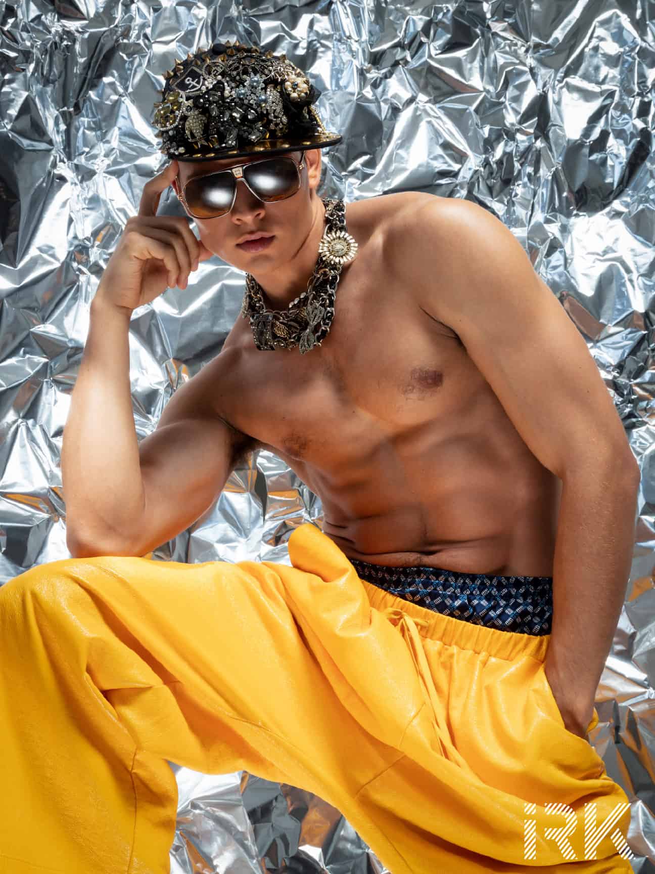 Glam hat and necklace on masculin man 