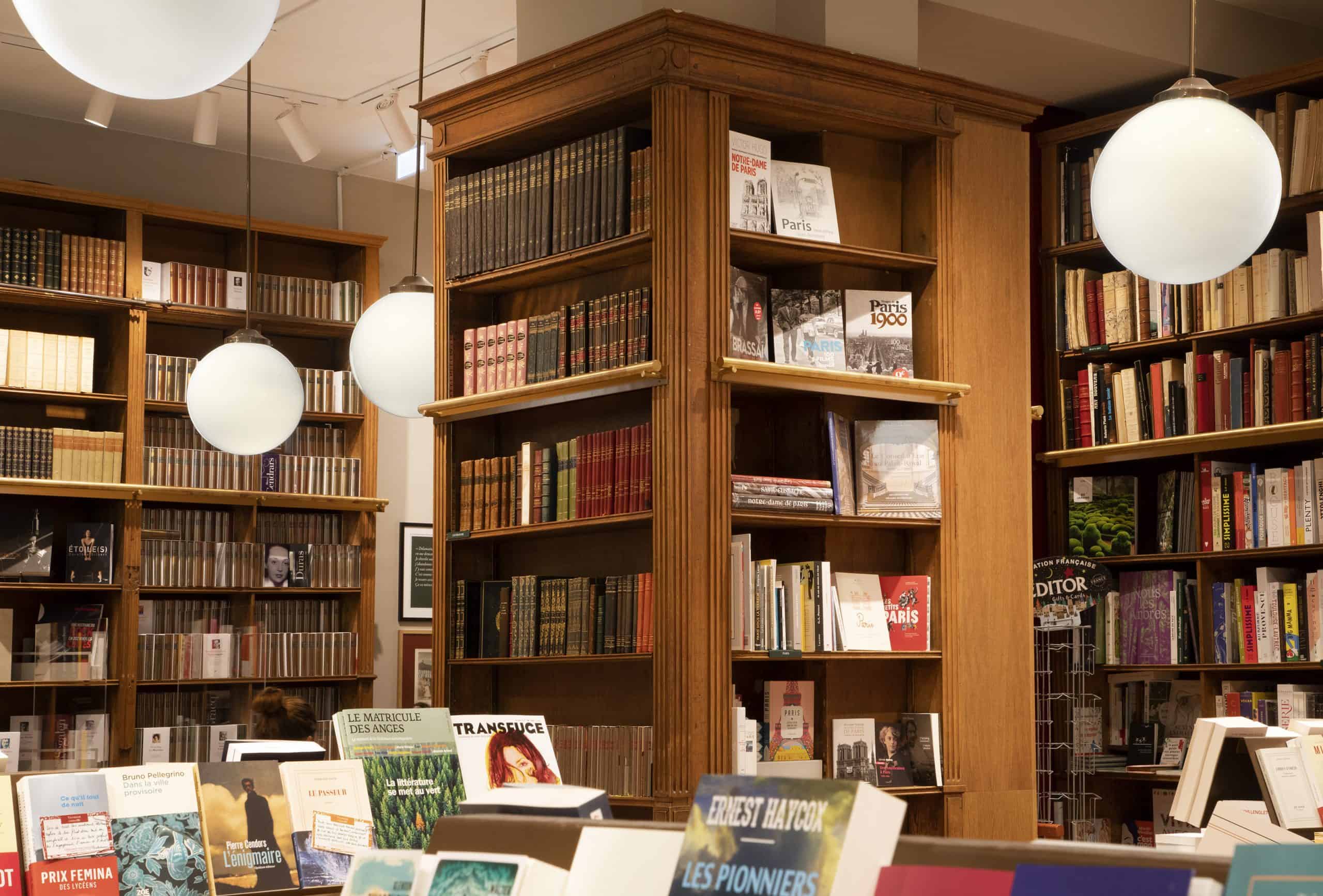 Inside Delamain wooden library, the brown shelves are full of books from floor to ceiling. Photograph : Jacques Giral, Courtesy of Delamain