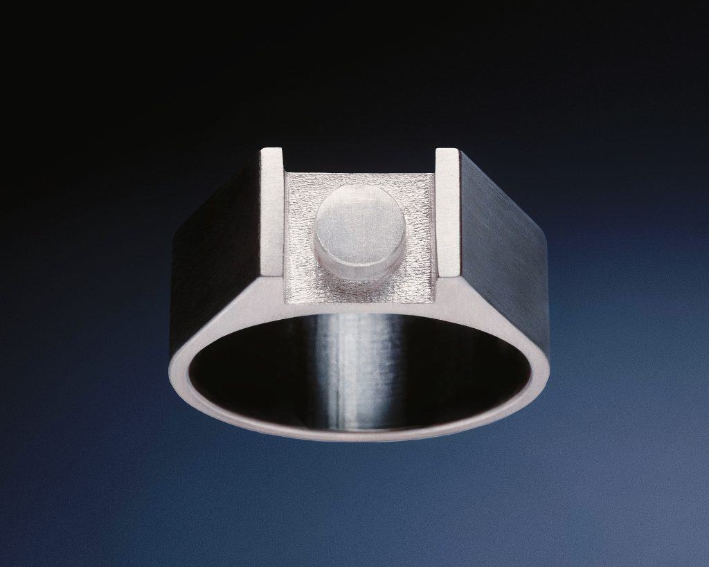 Studio GOGO bold silver ring inspired by Lego shapes, highlighting minimalist lines and precision craftsmanship.