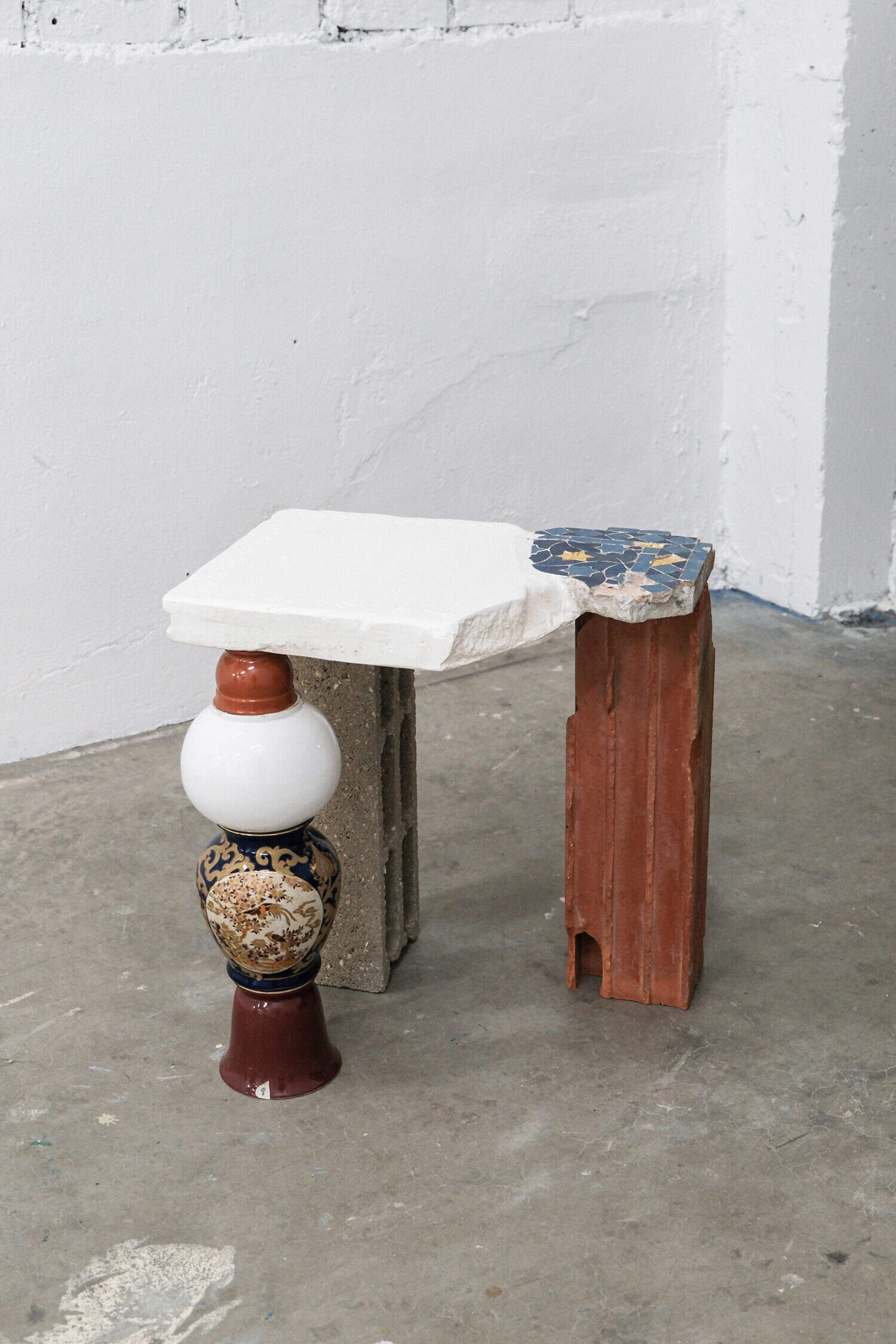 top picks from Paris Design Week Vase de Christian Chang, table d’appoint de Thomas Morineau Barthélémy Crédit : Marion Saupin