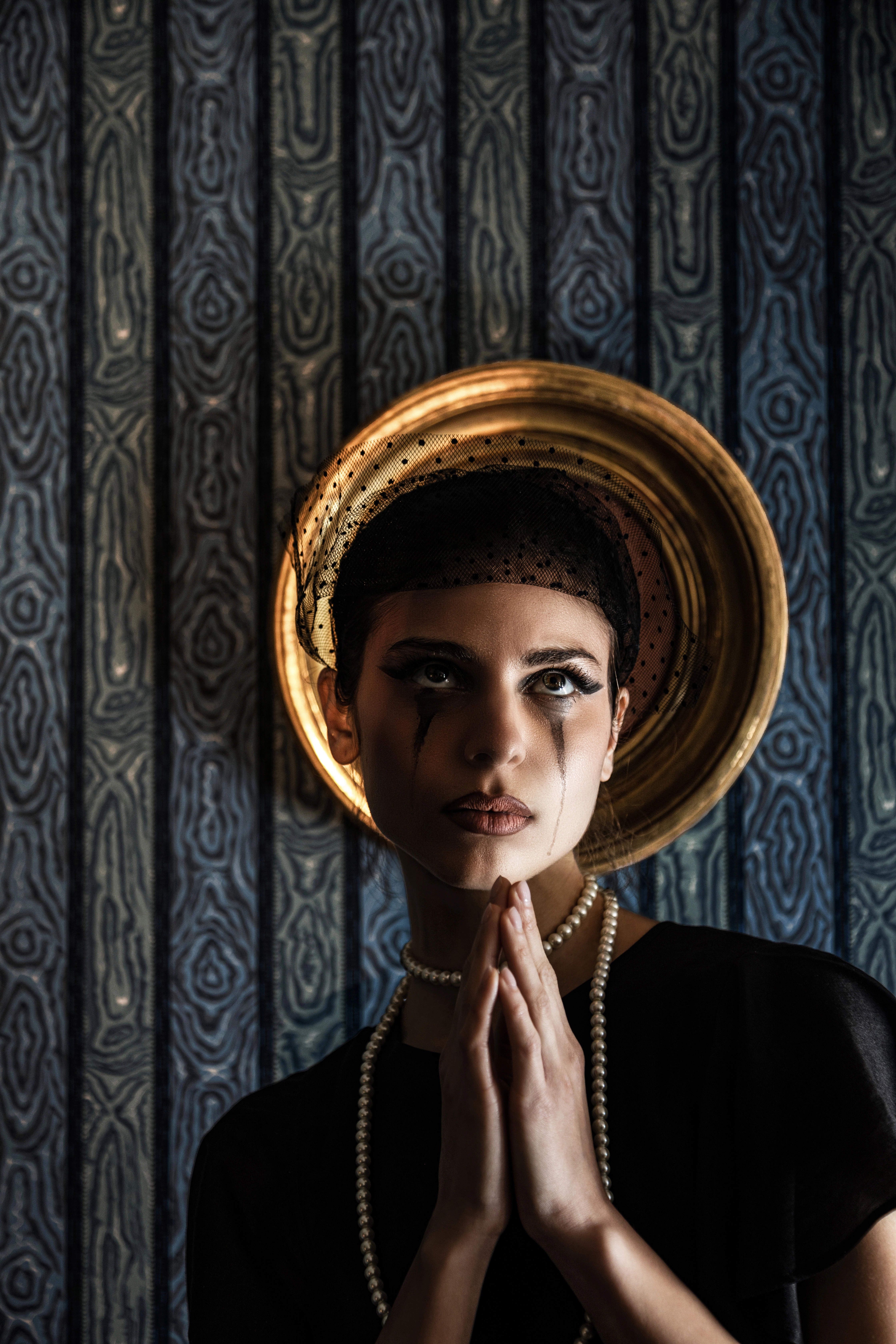 widow with Veil and pearls, 