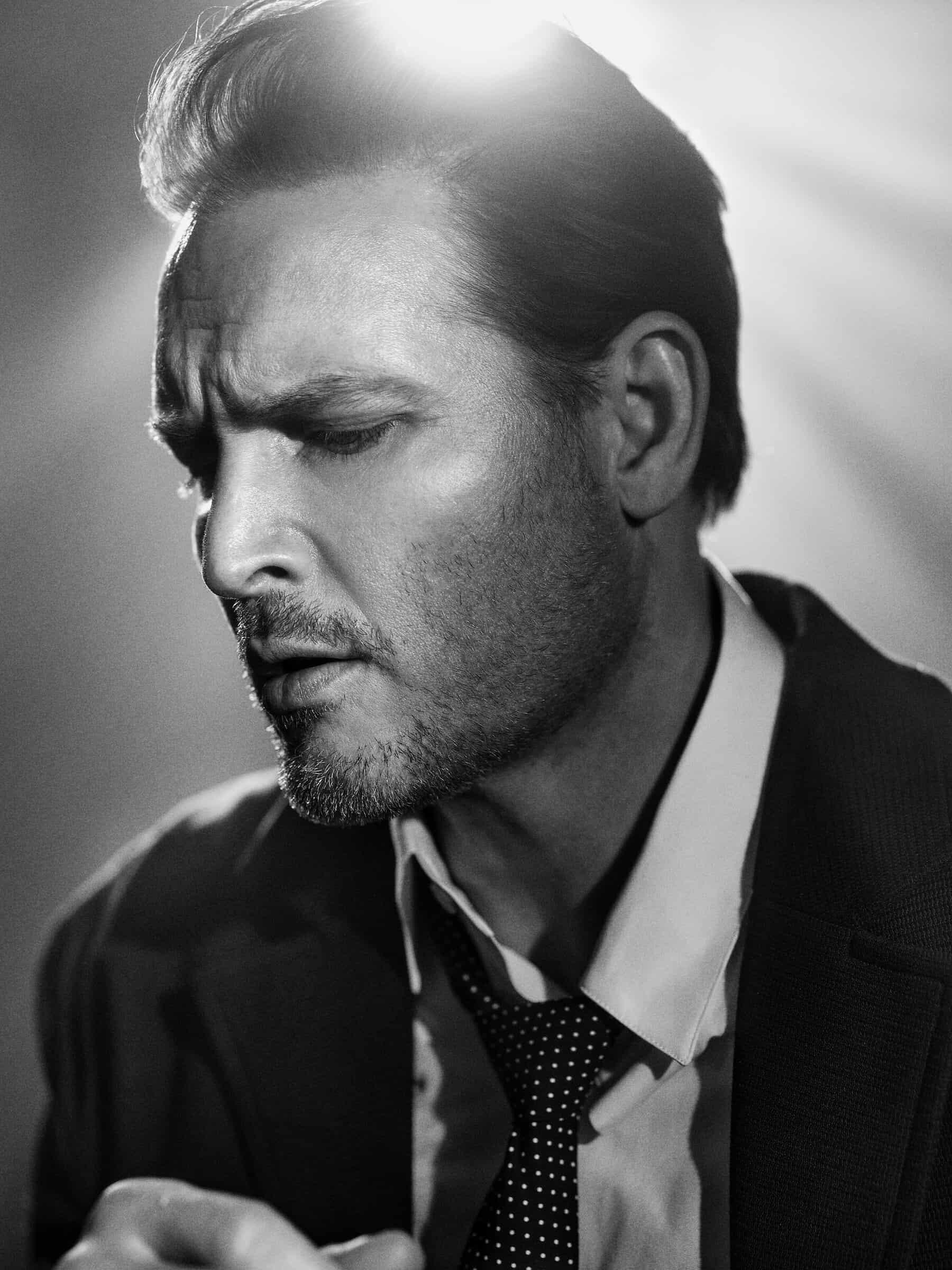 black and white image of Peter Facinelli 