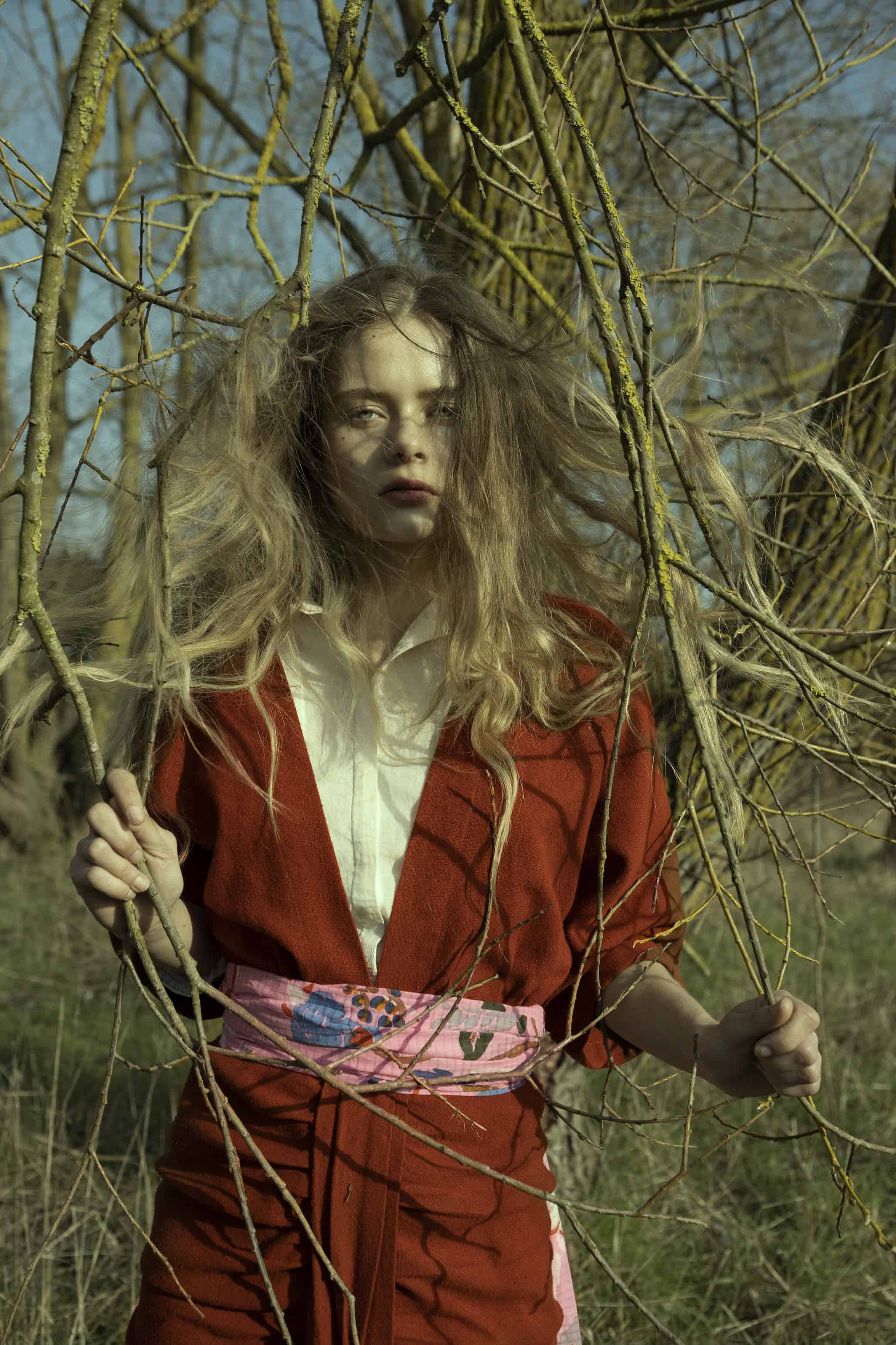 Burgundy dress Valentine Gauthier, blouse Sessùn, shawl as belt Epice.