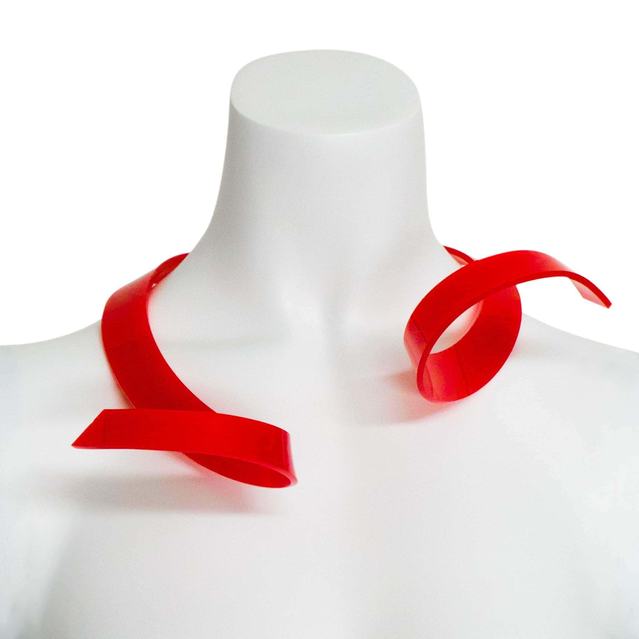 COLLIER DOUBLE DEMI-BOUCLE en acrylique rouge