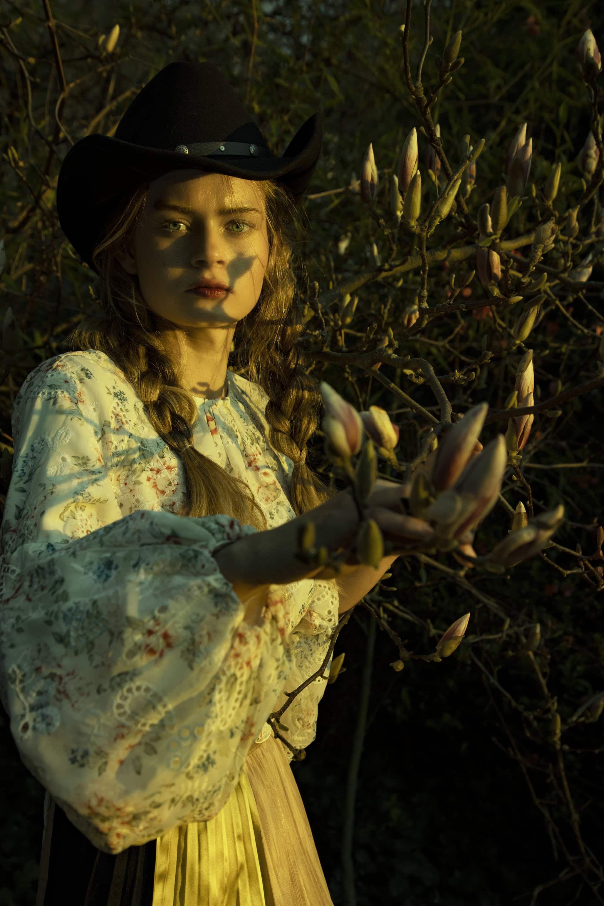 Blouse Shein Premium, skirt forte_forte corde vocali, cowboy hat vintage Stetson