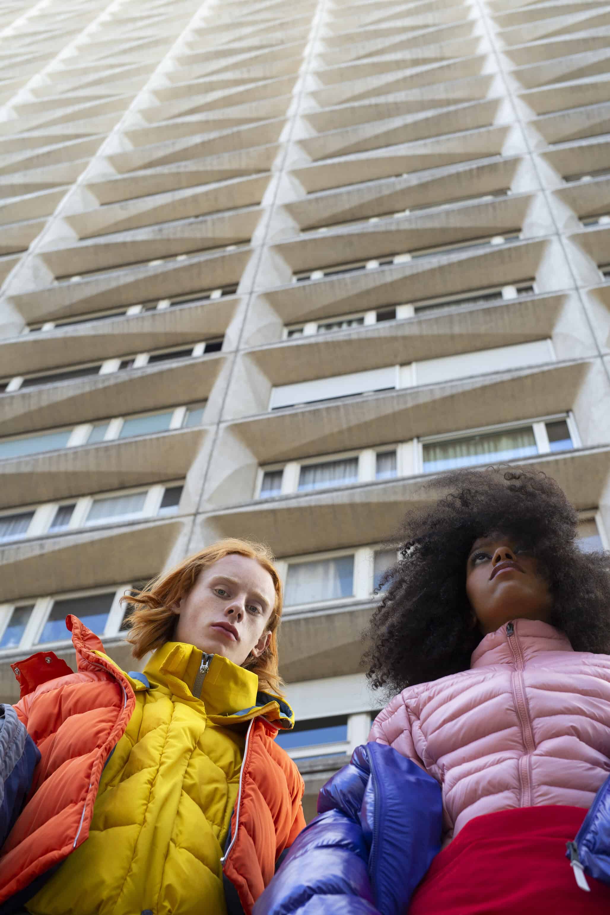 Him: Orange puffy jacket Sweet pants, bright yellow puffy jacket LEE. Her: Purple puffy jacket NAPAPIJRI, light pink puffy jacket NORTH SAILS, red puffy velvet polyamide jacket LEE.