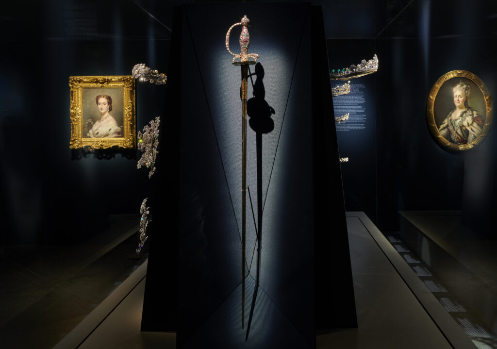 Gold, bloodstone, crystals
96 × 12 × 8 cm National Estate of the Château de Fontainebleau, Napoleon I Museum, N204 Gift from the Imperial Family in 1979