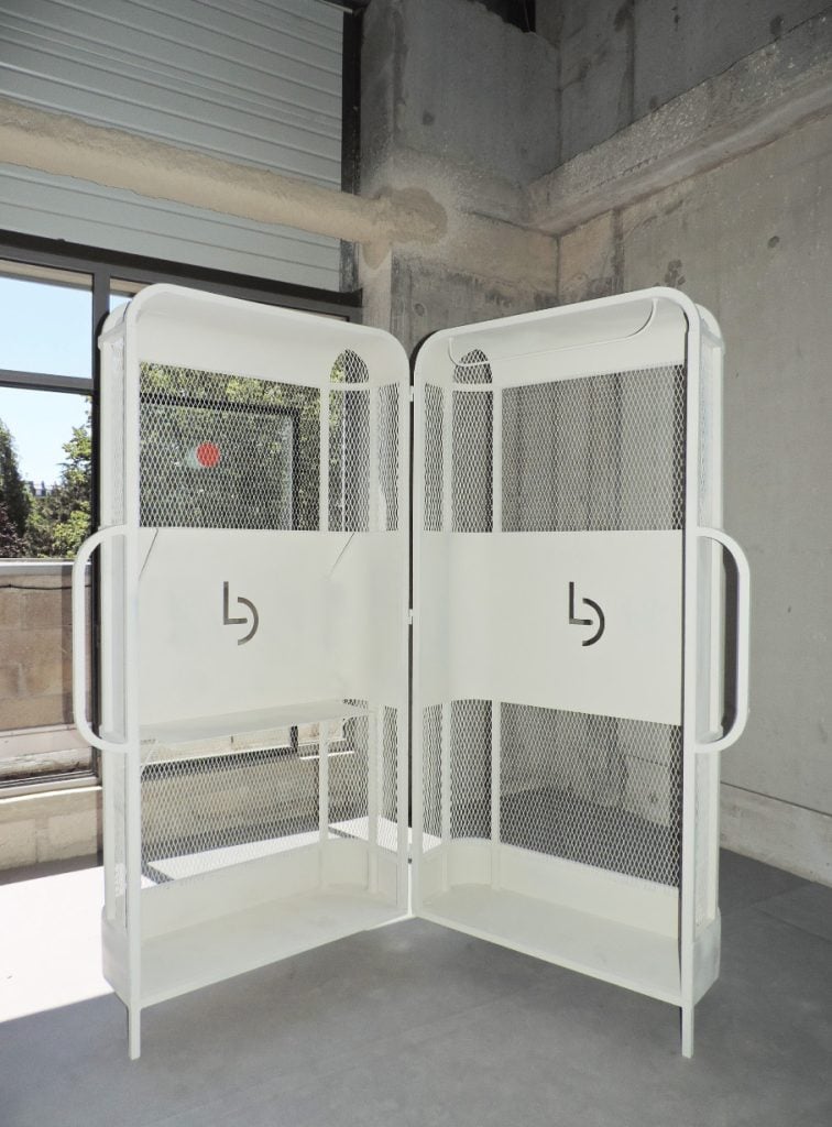 Closed white trunk from La Malle by Carolina Ritzler, minimalist and vertical in structure.