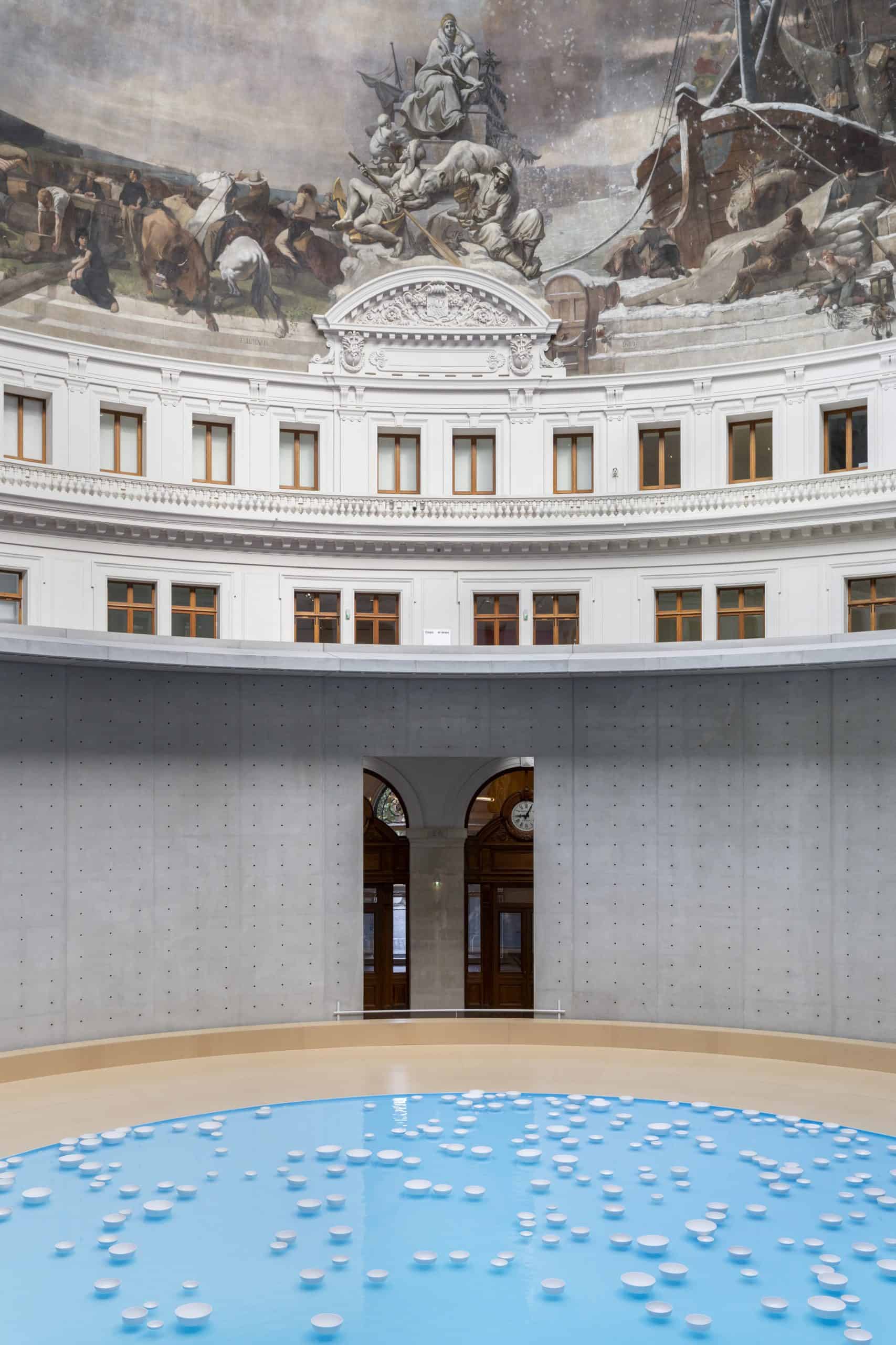 Céleste Boursier-Mougenot, clinamen v.10, 2012-2025(2) Installation view of Céleste Boursier-Mougenot’s porcelain bowl symphony at the Bourse de Commerce beneath the frescoed dome.