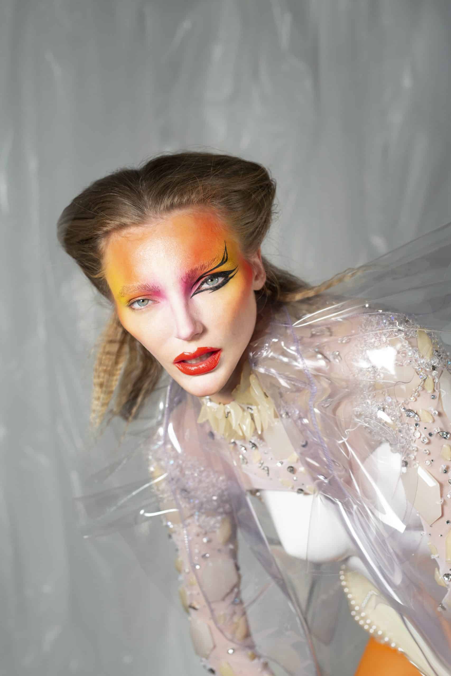 Editorial photoshoot with the Makeup Artist Ruby Mazuel.
Stays, jacket, jumpsuit On Aura Tout Vu.
Makeup Artist Ruby Mazuel