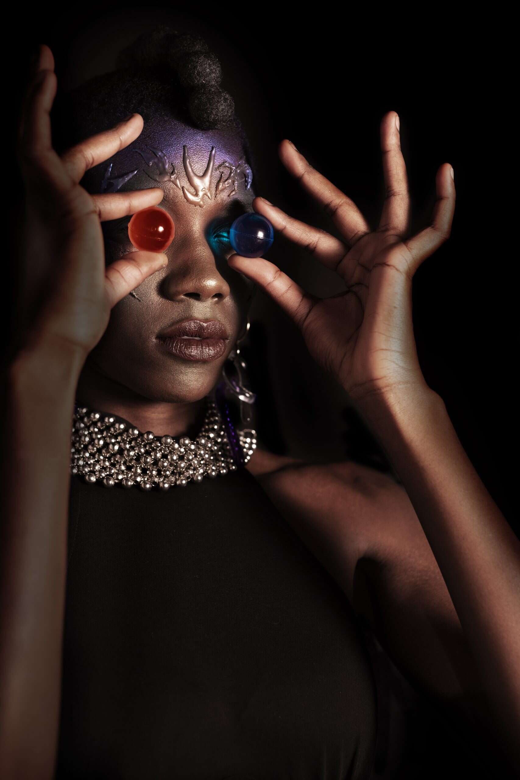 Editorial photoshoot with Body ASOS, Earring & necklace Lorette Colé Duprat, Gloves Très Rasché.
Makeup Artist Ruby Mazuel