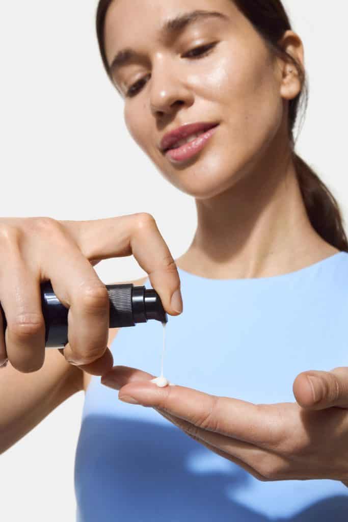 Oio Lab Intercellular serum applied to face – summer beauty skincare for deep restoration.