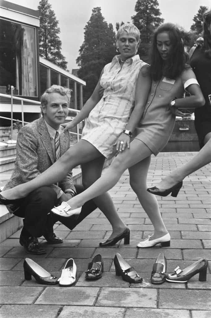 Silhouette fashion miniskirt trousers