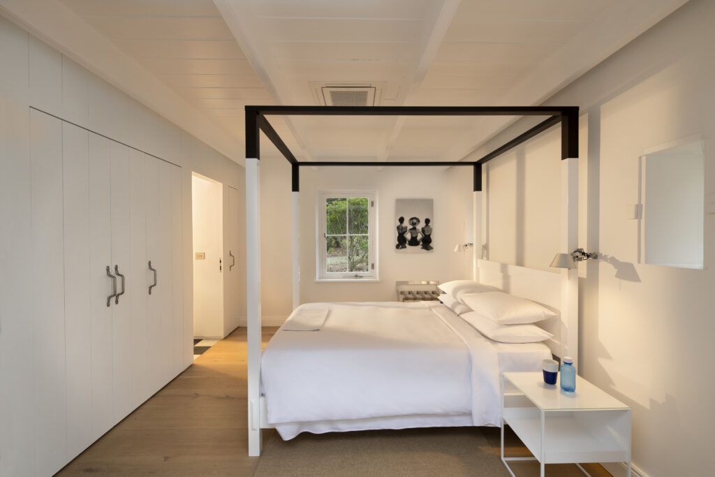 The perfect sleeping room at Blou — cocooned in tranquil calm, without distraction.