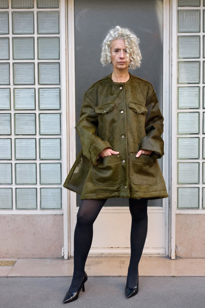 Manteau vert @GLOBALJO, Collants @CALCEDONIA, Chaussures @BALENCIAGA