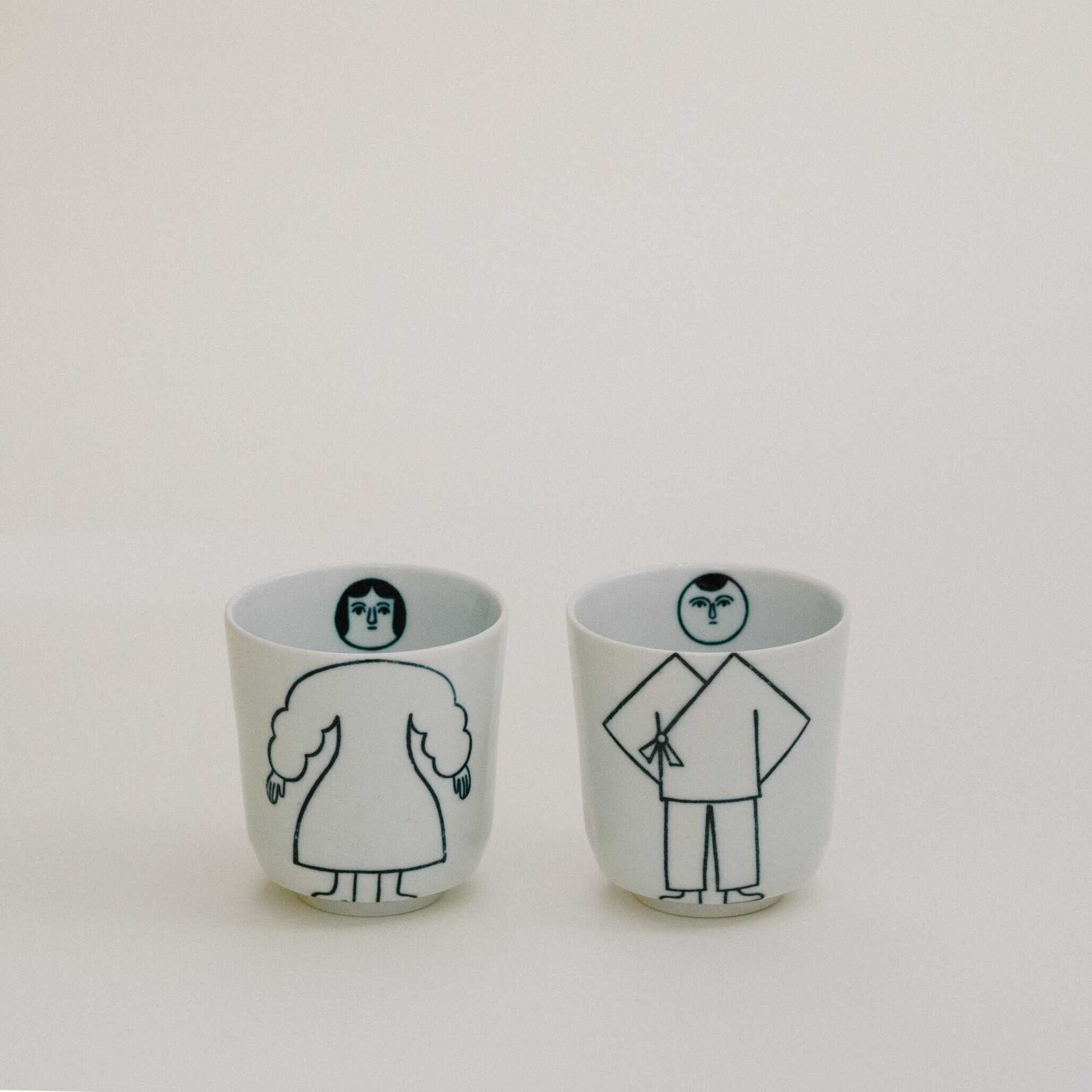 Two Ko-sometsuke porcelain cups illustrated by Amélie Fontaine, depicting figures in a bathrobe and yukata.