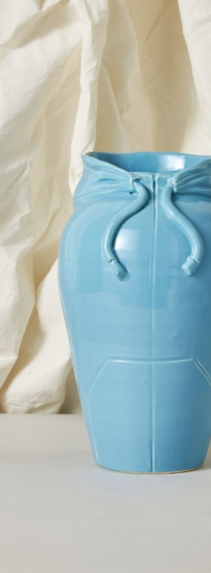 photographie couleur d'un vase en céramique