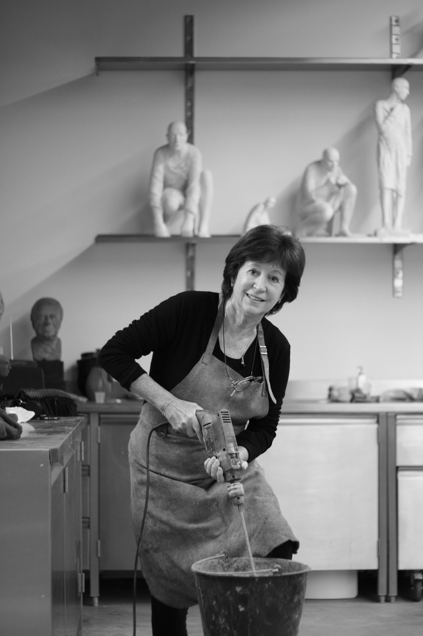 Hanneke Beaumont portrait in her studio