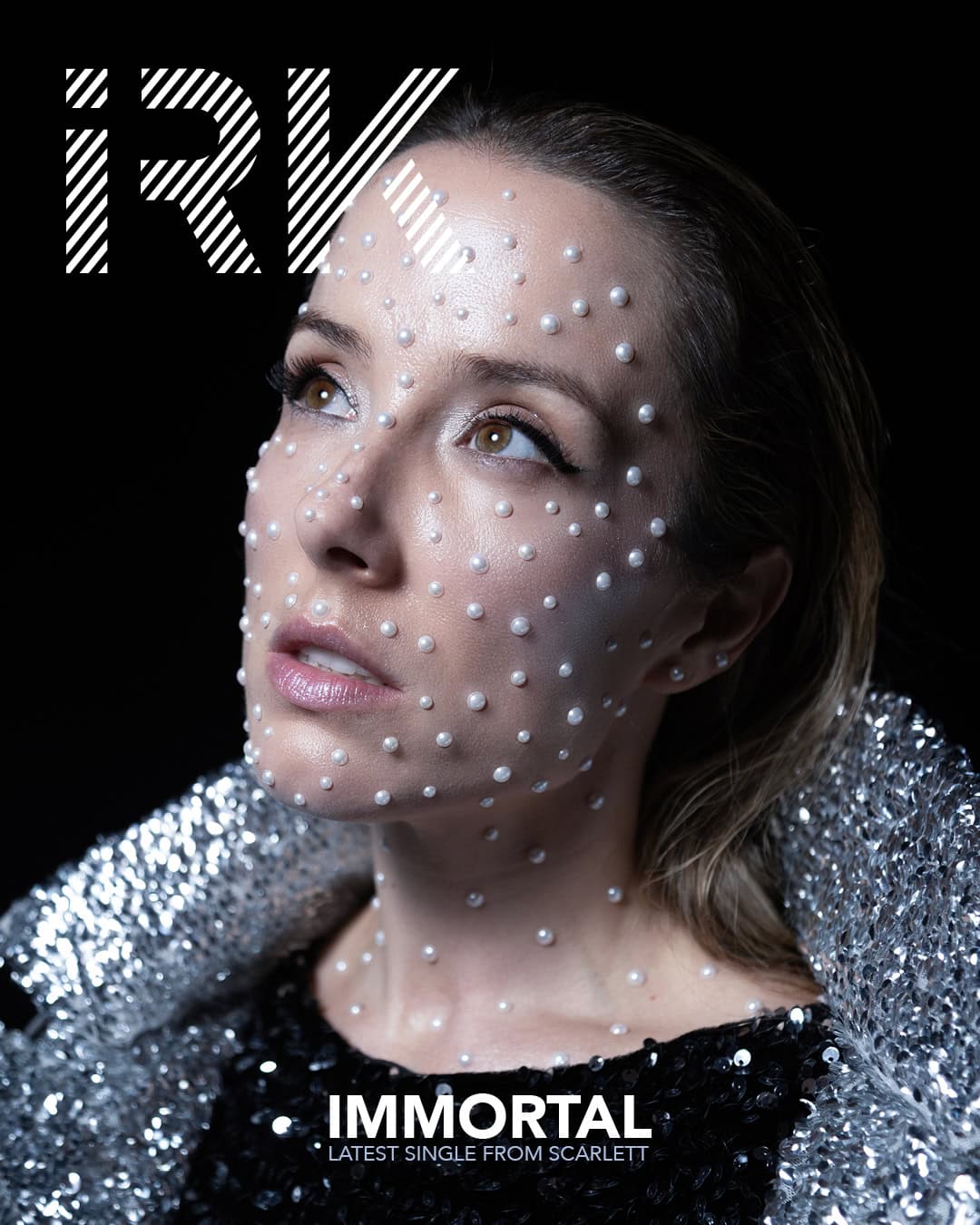 Scarlett Immortal Silver sequin coat On Aura Tout Vu. 