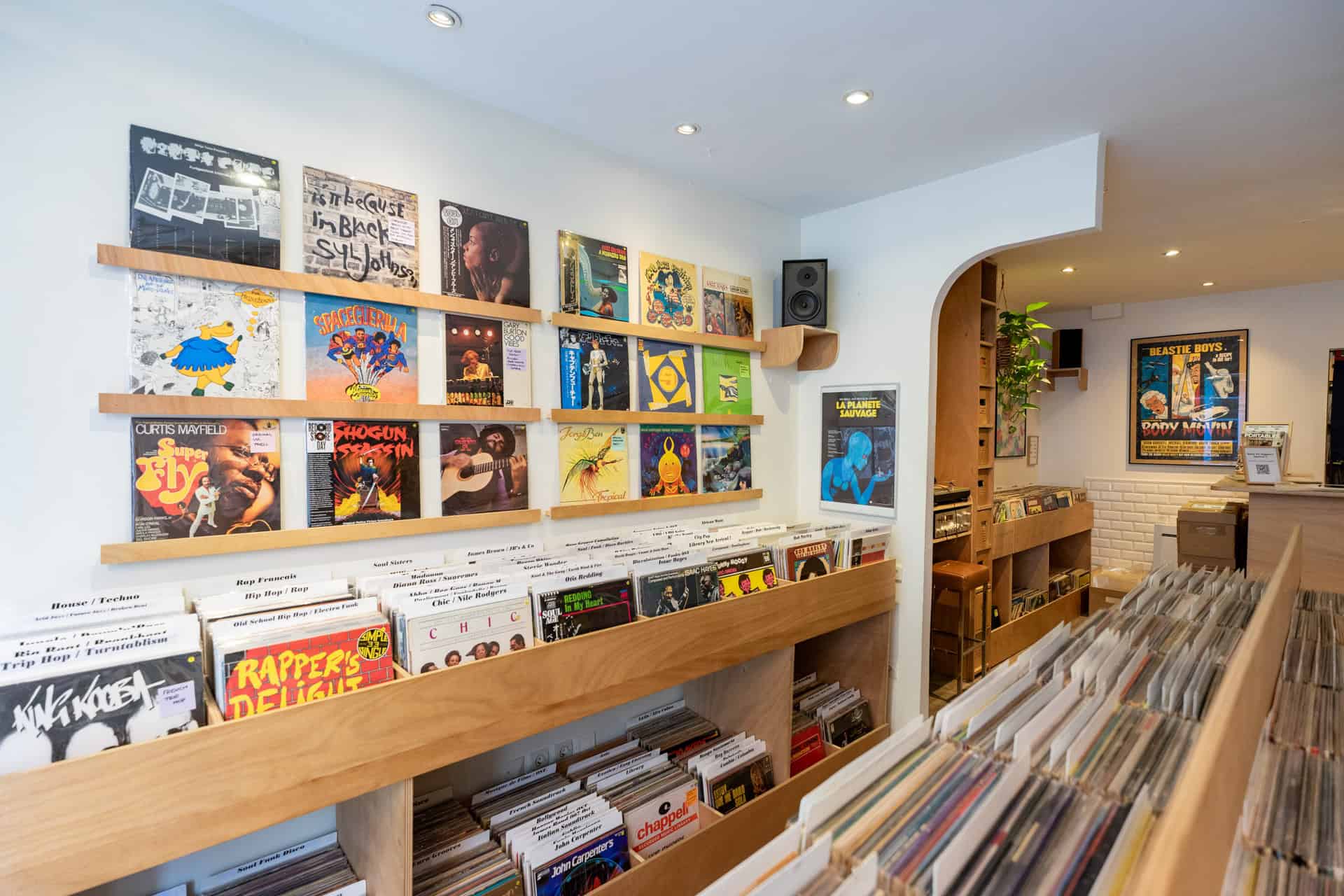 Listen! record shop in Paris © Louis Lambert