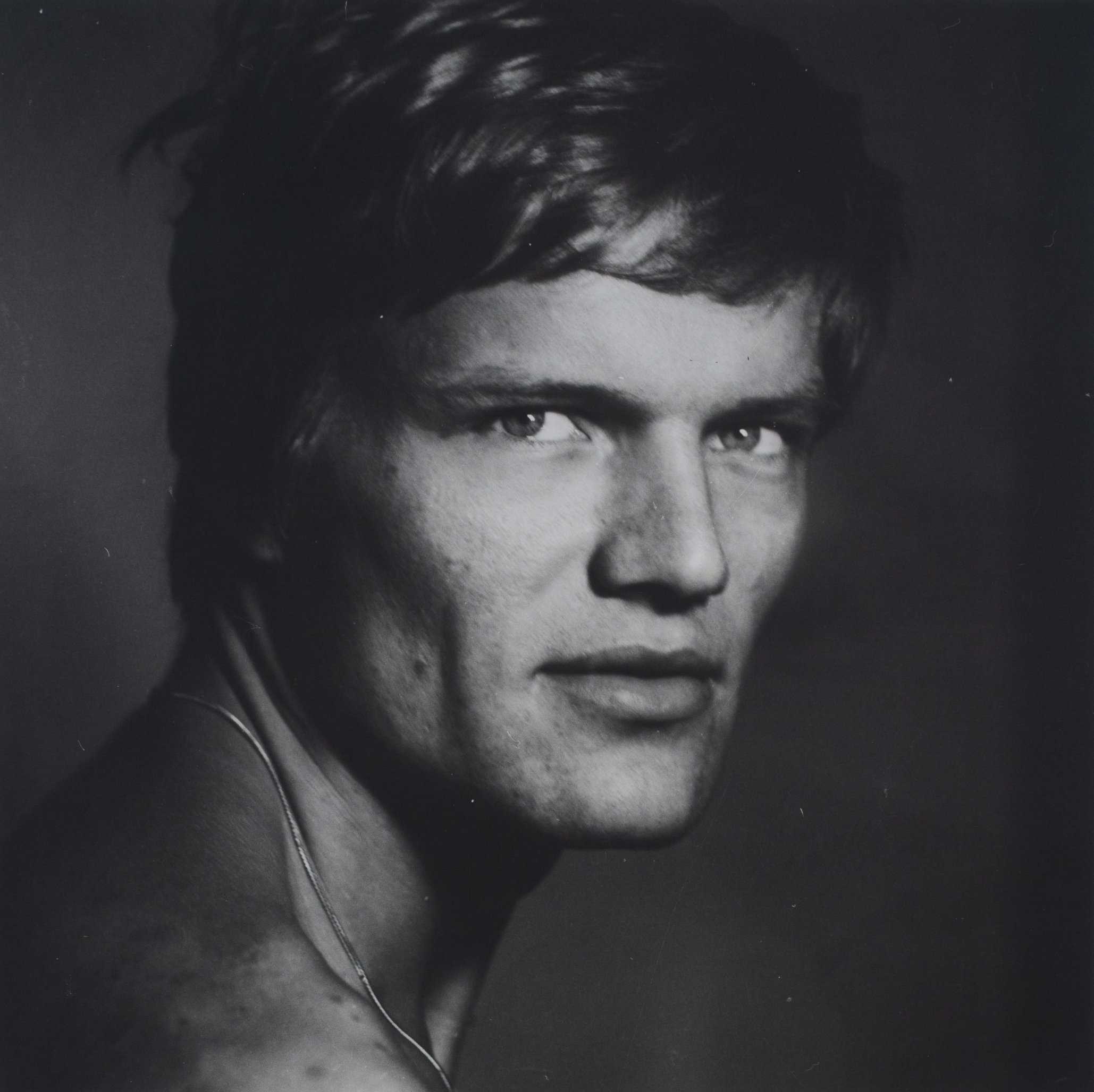 « Bad Boy » Berlin, 1967. Descriptif technique : Tirage argentique d’époque, tampon de la succession Herbert Tobias au dos. Dimension image : 34,5 x 34,5 cm Dimension feuille : 50 x 40 cm Copyright Herbert TOBIAS Courtesy Jérôme Prochiantz